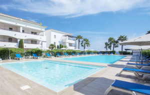 Corse, printemps/été : 8j/7n en résidence-club avec accès direct à la plage + vols & transferts