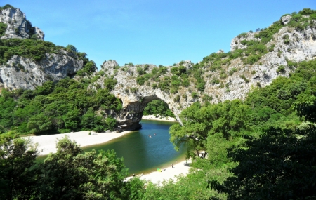 Ardèche : vente flash 8j/7n en camping 4* avec piscine chauffée, - 43%
