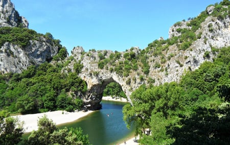 Ardèche : week-end 2j/1n ou plus en hôtel-club tout compris, - 52%