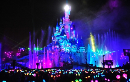 Disneyland® Paris, offre de Noël : 1 journée offerte + séjour gratuit pour les - de 12 ans.