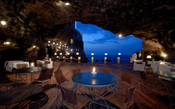 10 restaurants situés dans des endroits sensationnels - Grotta Palazzese Puglia