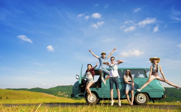 5 conseils pour voyager moins cher en camping ? - Partez en groupe