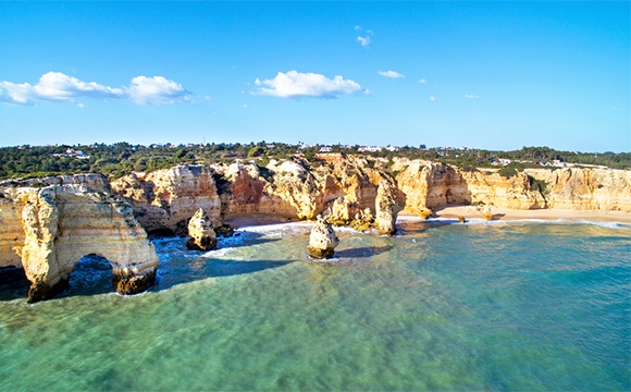 Les 10 destinations à visiter avant la trentaine - Au milieu de la mer dans l'Algarve