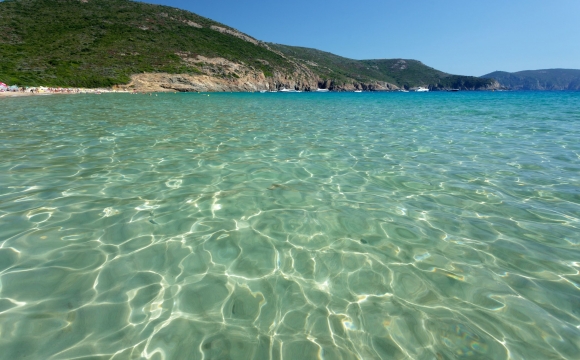 10 lieux magiques pour une demande en mariage - La Corse, la plage d’Arone