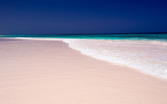 Les 10 plages les plus insolites au monde - Le rose des Bahamas pour un sable couleur gâteau d'anniversaire