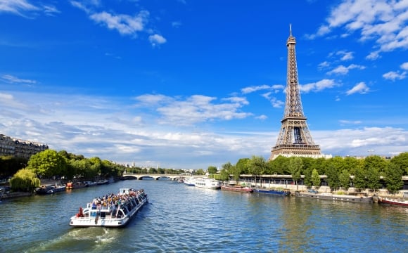10 villes françaises dont vous ignorez les origines de leur surnom ! - La ville Lumière, Paris