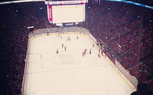 10 visites immanquables au Québec par Bird of Passage America - Un match de Hockey