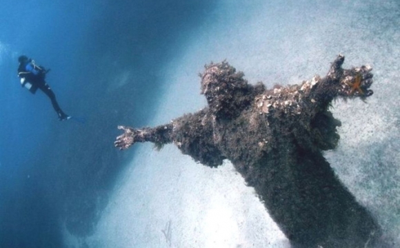 10 lieux qui font frissonner - Le Christ des Abysses