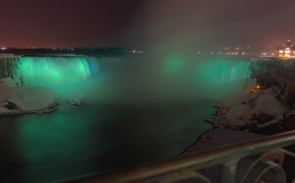 10 monuments aux couleurs de la Saint-Patrick - Les Chutes du Niagara au Canada