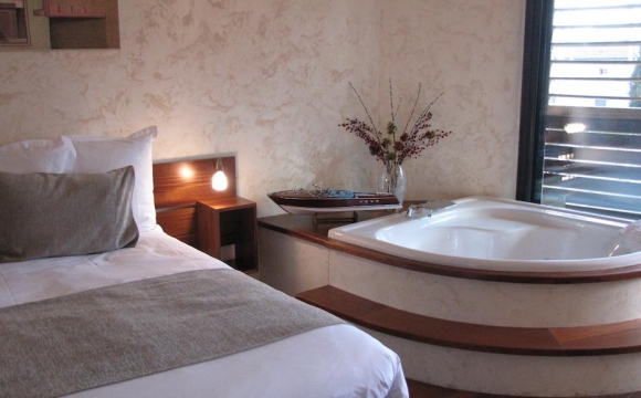 10 chambres d'hôtel en France avec jacuzzi - Le Clarion Suites Narbonne Ile du Gua, Narbonne