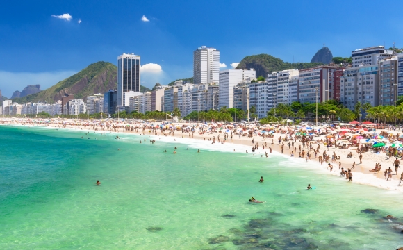 10 voyages à faire entre copines - Samba et crème UV au Brésil