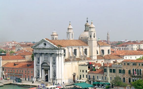 10 activités gratuites à faire à Venise - Une église au bord de l’eau