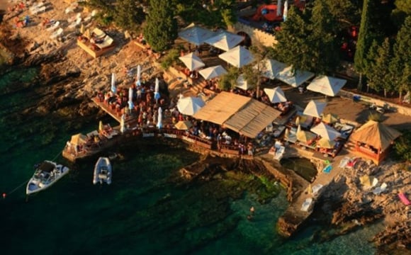Les 10 plus beaux bars sur la plage - Hula Hula Beach Bar