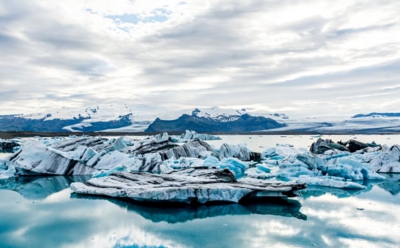 Les 10 plages les plus insolites au monde - Comme un échiquier au bord du lac Jökulsárlón, en Islande
