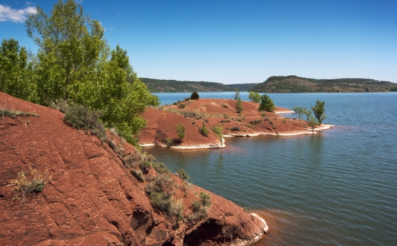 Les 10 plus beaux lacs de France - Le lac du Salagou - Hérault