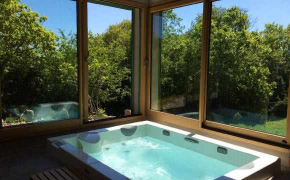10 chambres d'hôtel en France avec jacuzzi - Le Domaine de l'Anglade, Blandas