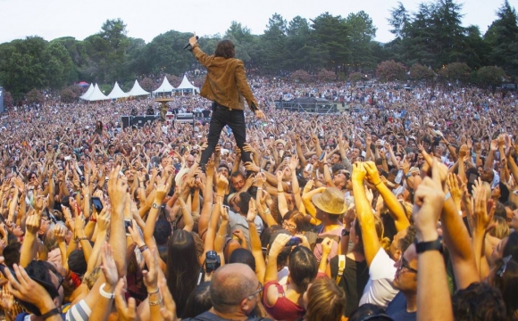 10 festivals de musique incontournables en France cet été - Les Déferlantes Sud