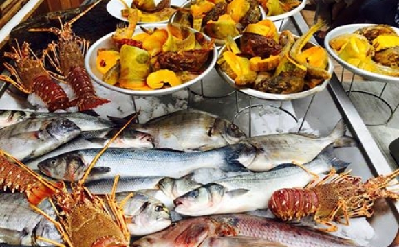 10 restaurants pour déguster la véritable bouillabaisse à Marseille - L'esplaï du Grand Bar des Goudes