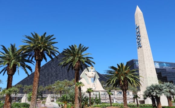 Les 10 plus grands hôtels du monde - Le Luxor à Las Vegas