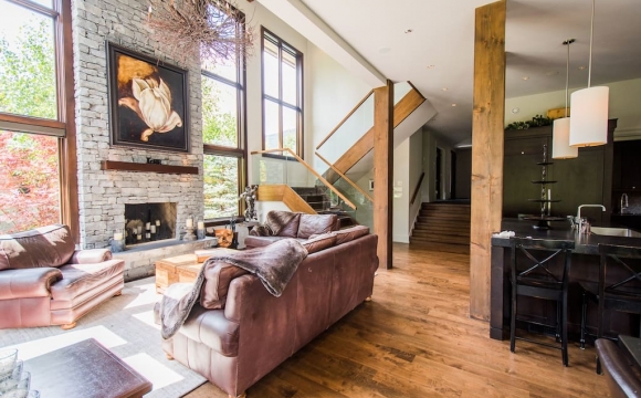 Les 10 plus belles maisons où passer l'automne reperées sur Airbnb - Luxueux Chalet au Canada