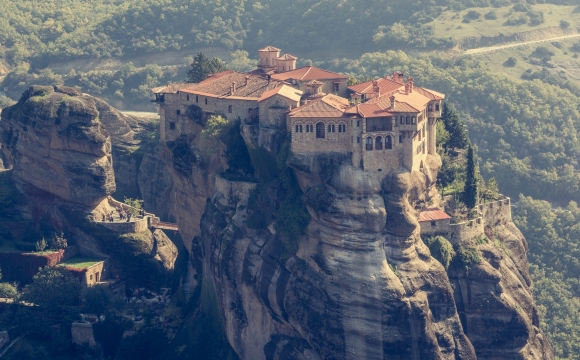 10 monuments incontournables à visiter - Les Monastères des Météores en Grèce