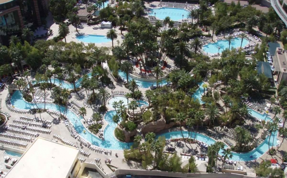 Les 10 plus grandes piscines du monde - La piscine du MGM Grand à Las Vegas