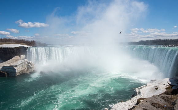 Ces 5 villes où tu es payé pour y vivre - Les chutes du Niagara, Etats-Unis