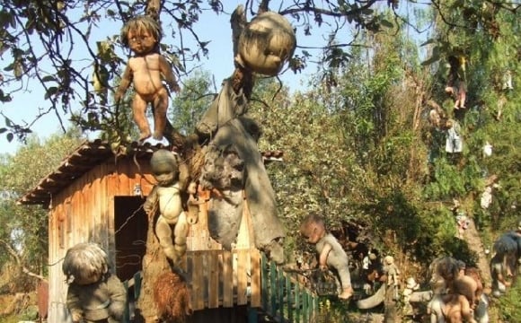 10 lieux qui font frissonner - L'île aux poupées fantômes