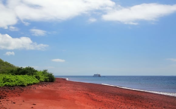Les 10 plages les plus insolites au monde - Les îles Galapagos et le rouge sang du sable