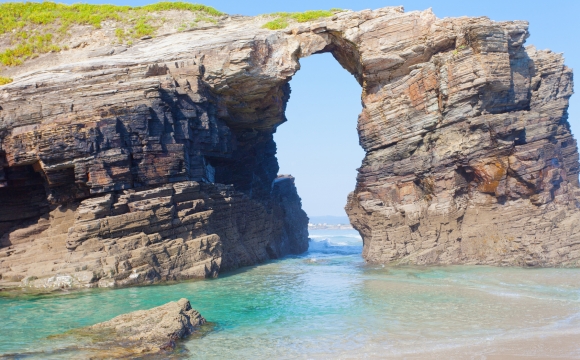 Les 10 plages les plus insolites au monde - Une cathédrale insolite à Ribadeo en Espagne
