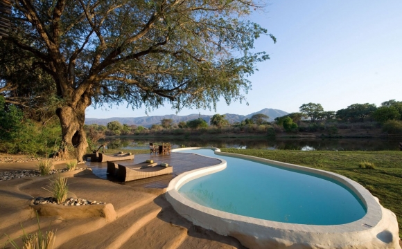 10 hôtels avec une piscine exceptionnelle - River House, Zambie