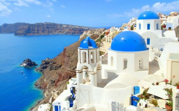 10 îles en Méditerranée qui gagnent à être connues - Santorin – Un spectacle inoubliable