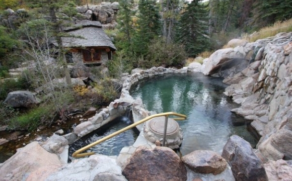 Les 10 plus belles sources d'eaux chaudes du monde - Strawberry Park Hot Springs aux Etats-Unis