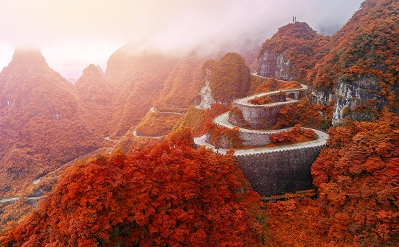 Les 10 plus belles routes au monde à faire en moto - La route « Tianmen » en Chine