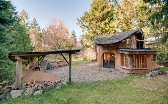 10 maisons les plus populaires de Airbnb - L’unique Cob Cottage à Mayne Island en Colombie Britannique