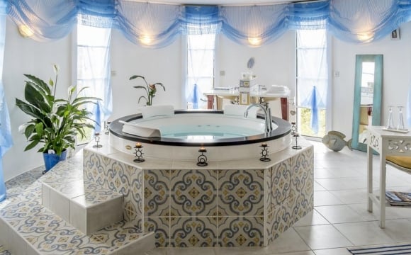 10 chambres d'hôtel en France avec jacuzzi - Le Vert Galant, Normanville
