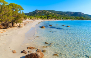 Corse, printemps/été : locations 8j/7n en résidences proches plages, - 20%