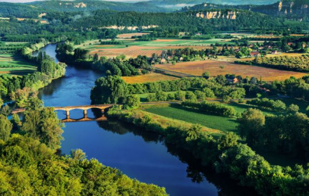 Dordogne, camping 4* : 8j/7n en mobil-home avec piscine... jusqu'à - 40%