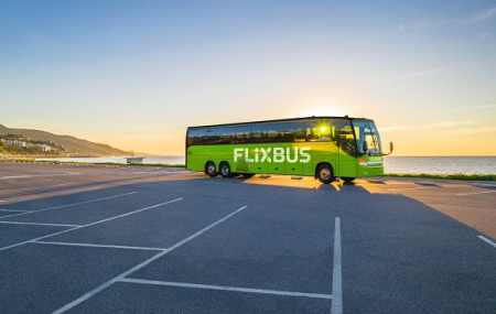 Bus vers les plages cet été : trajets vers Deauville, Saint-Malo, Nice, Costa Brava...