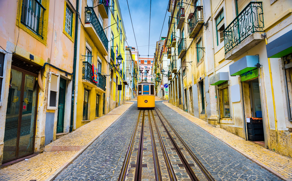 6 façons de voyager au Portugal depuis chez soi